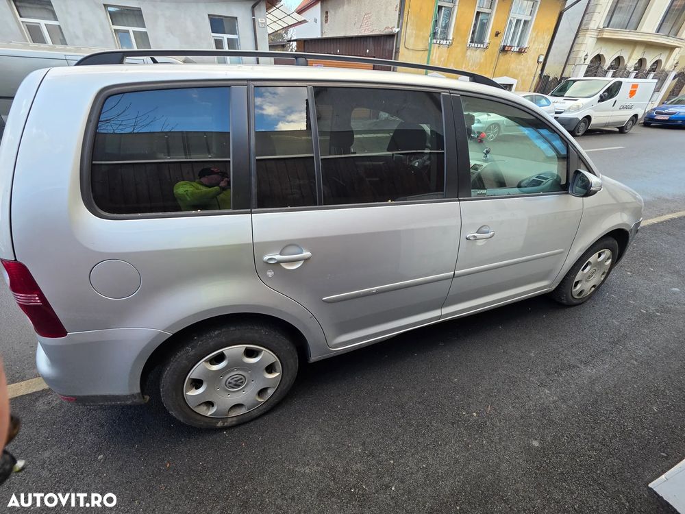 Volkswagen Touran 1.9 TDI DSG - 4