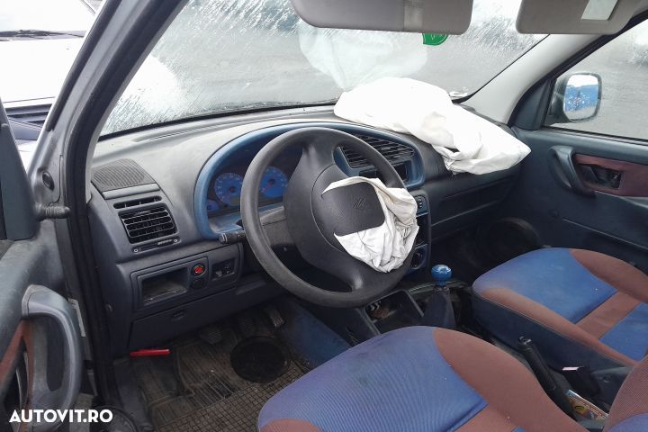 Lampa / Tripla stop dreapta pe aripa Citroen Berlingo 1 [1996 - 2002] - 9