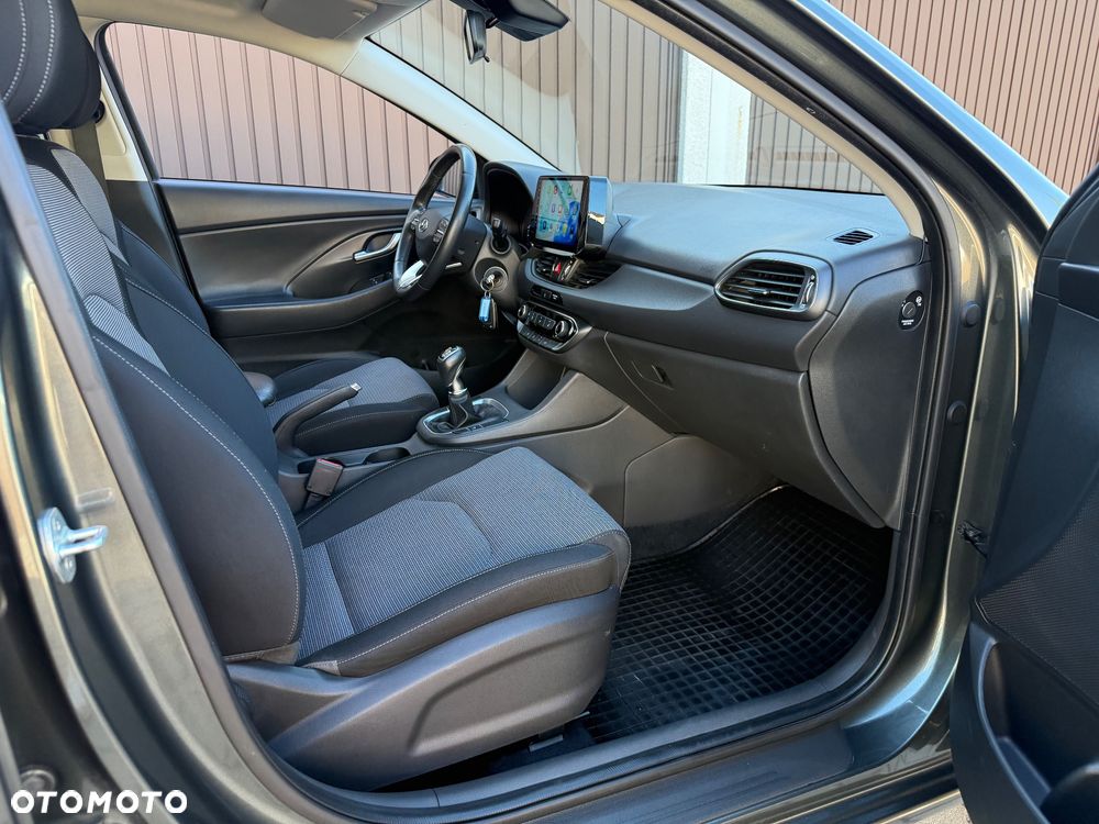 Hyundai i30 1.5 DPI Classic + - 19