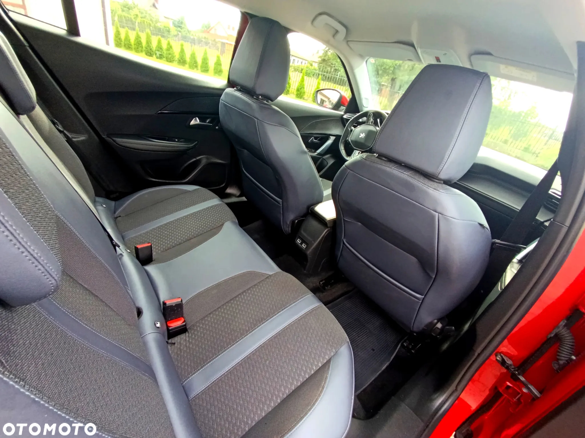 Peugeot 2008 BlueHDi 130 Allure S&S EAT8 - 17