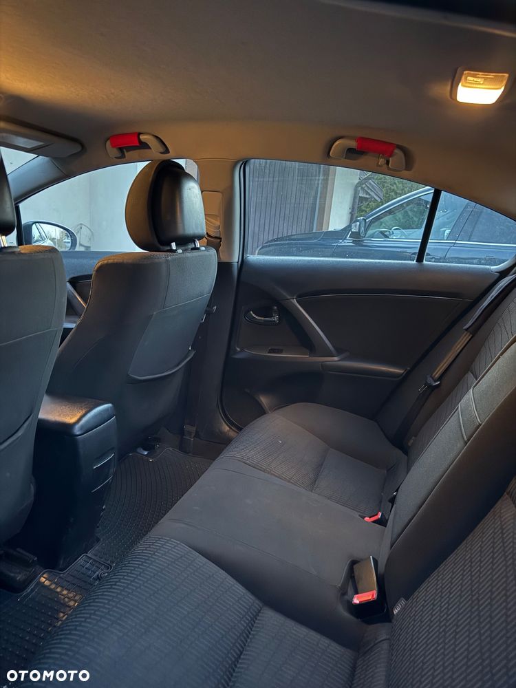 Toyota Avensis 2.0 D-4D Luna - 26