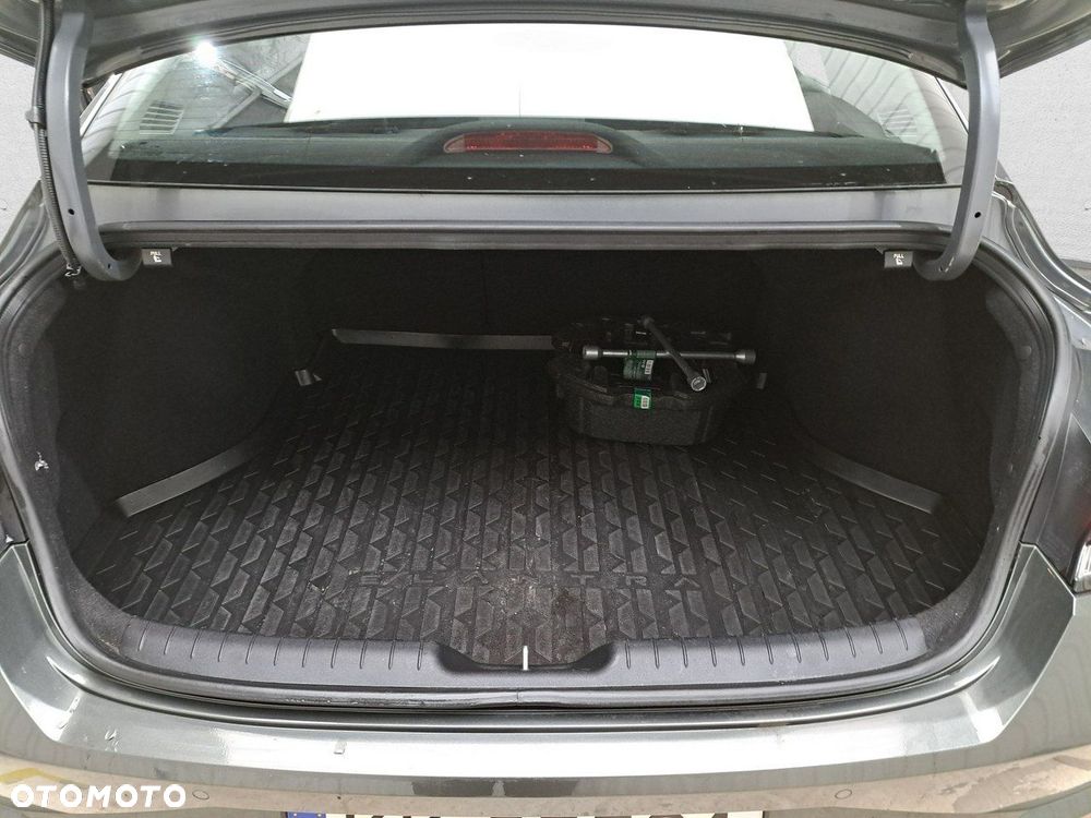 Hyundai Elantra - 13