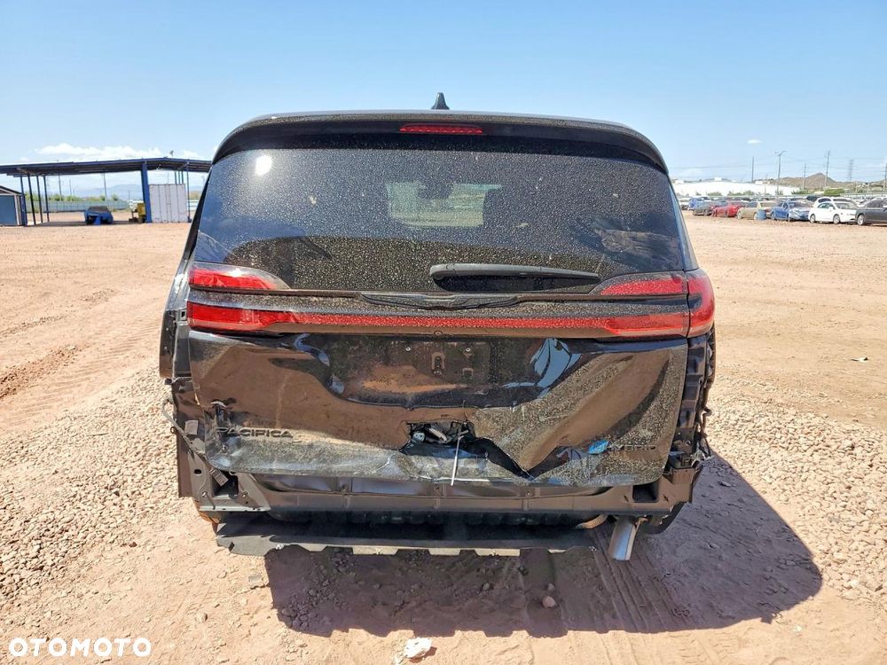 Chrysler Pacifica - 5