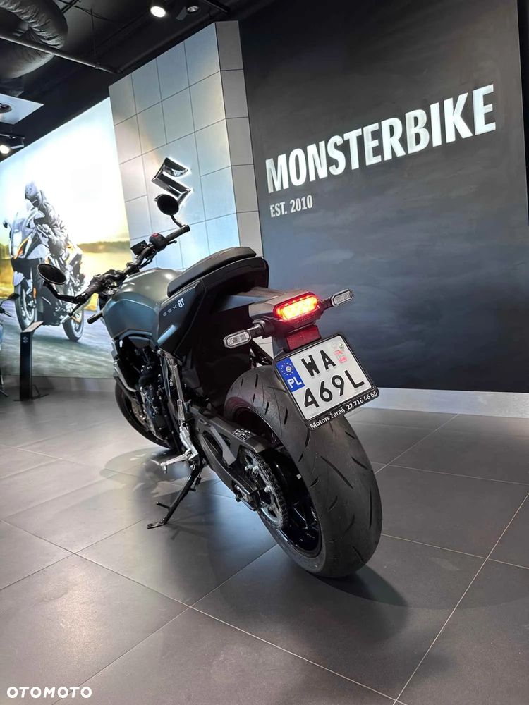 Suzuki GSX - 8