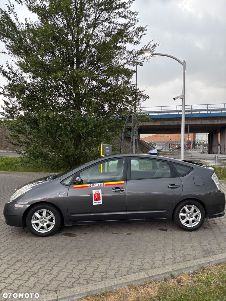 Toyota Prius - 4