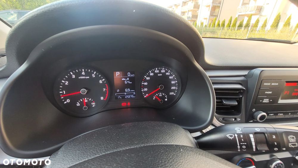Kia Rio 1.4 M - 8