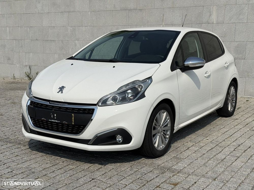 Peugeot 208 1.2 PureTech Signature - 1