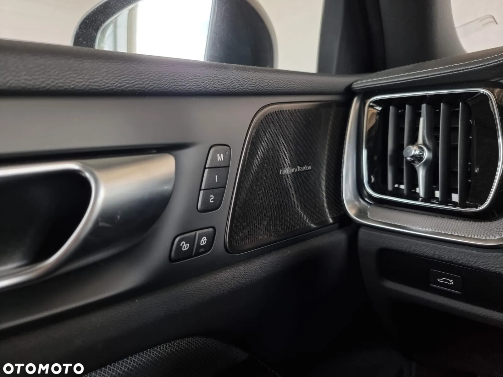 Volvo S60 B5 B AWD Ultimate Dark - 19