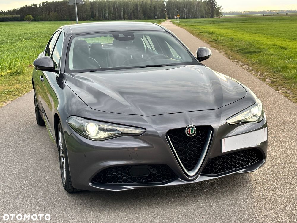 Alfa Romeo Giulia 2.2 AT8 Executive - 24