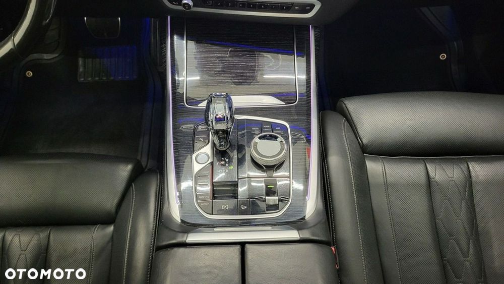 BMW X7 M50i sport - 25