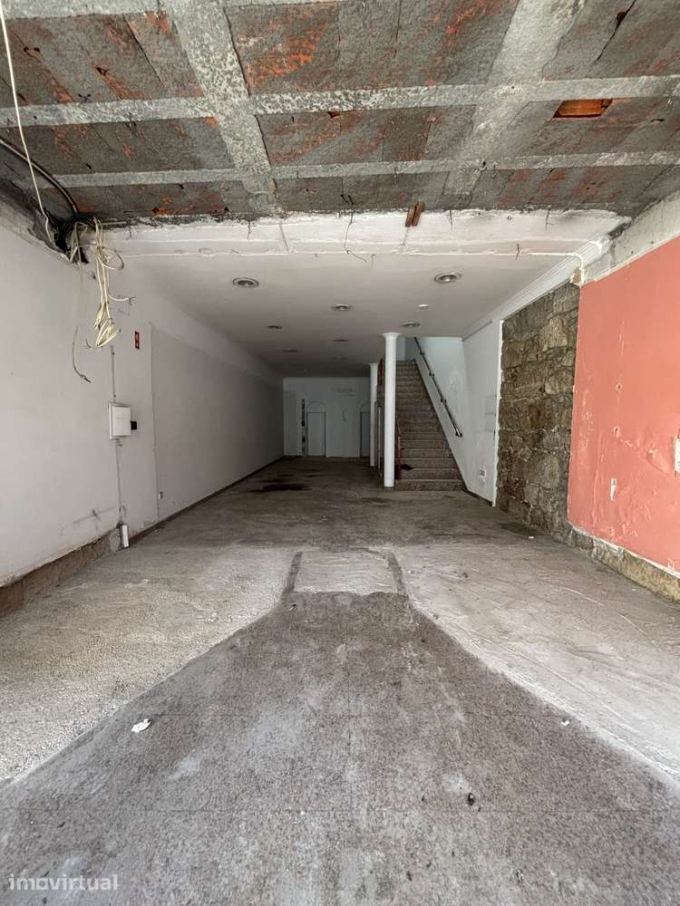Edifício histórico com 240m² e localização privilegiada - Grande imagem: 5/28