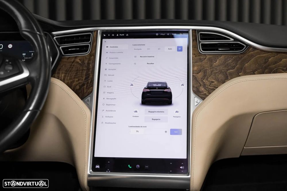 Tesla Model X 90D - 19