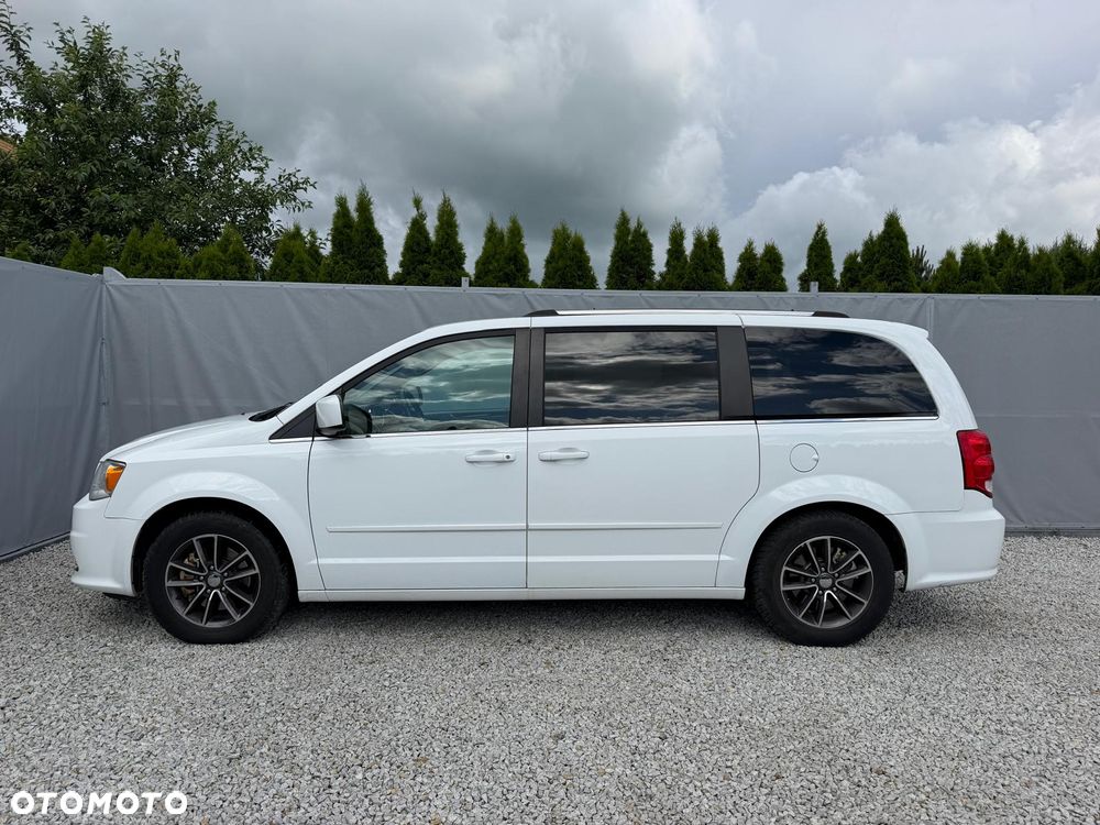 Dodge Caravan - 5