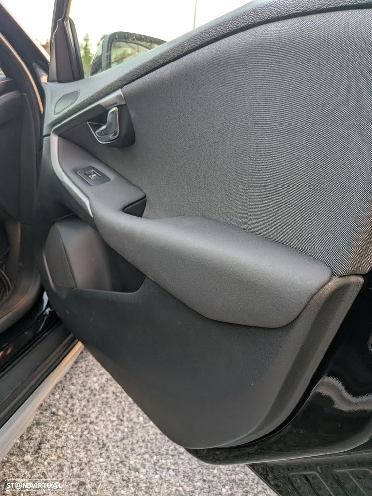 Volvo V40 2.0 D3 Kinetic Geartronic - 9