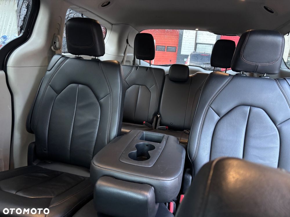 Chrysler Pacifica - 10