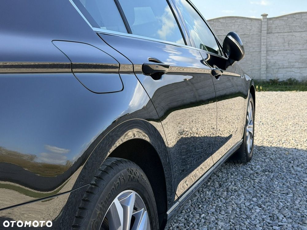 Volkswagen Passat - 33