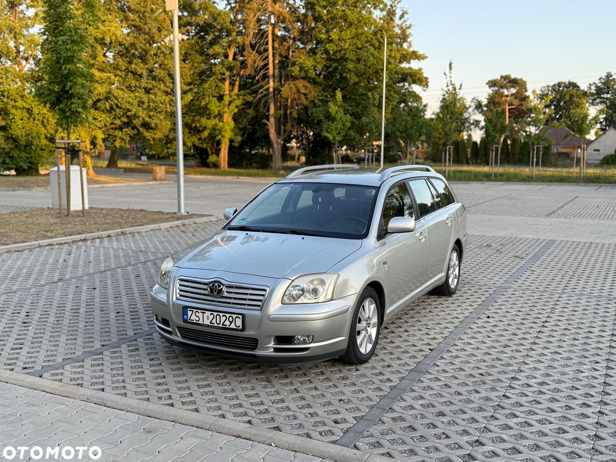 Toyota Avensis 2.0 D-4D Combi - 1