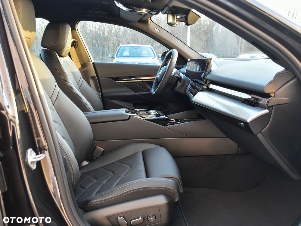 BMW Seria 5 520d xDrive - 16