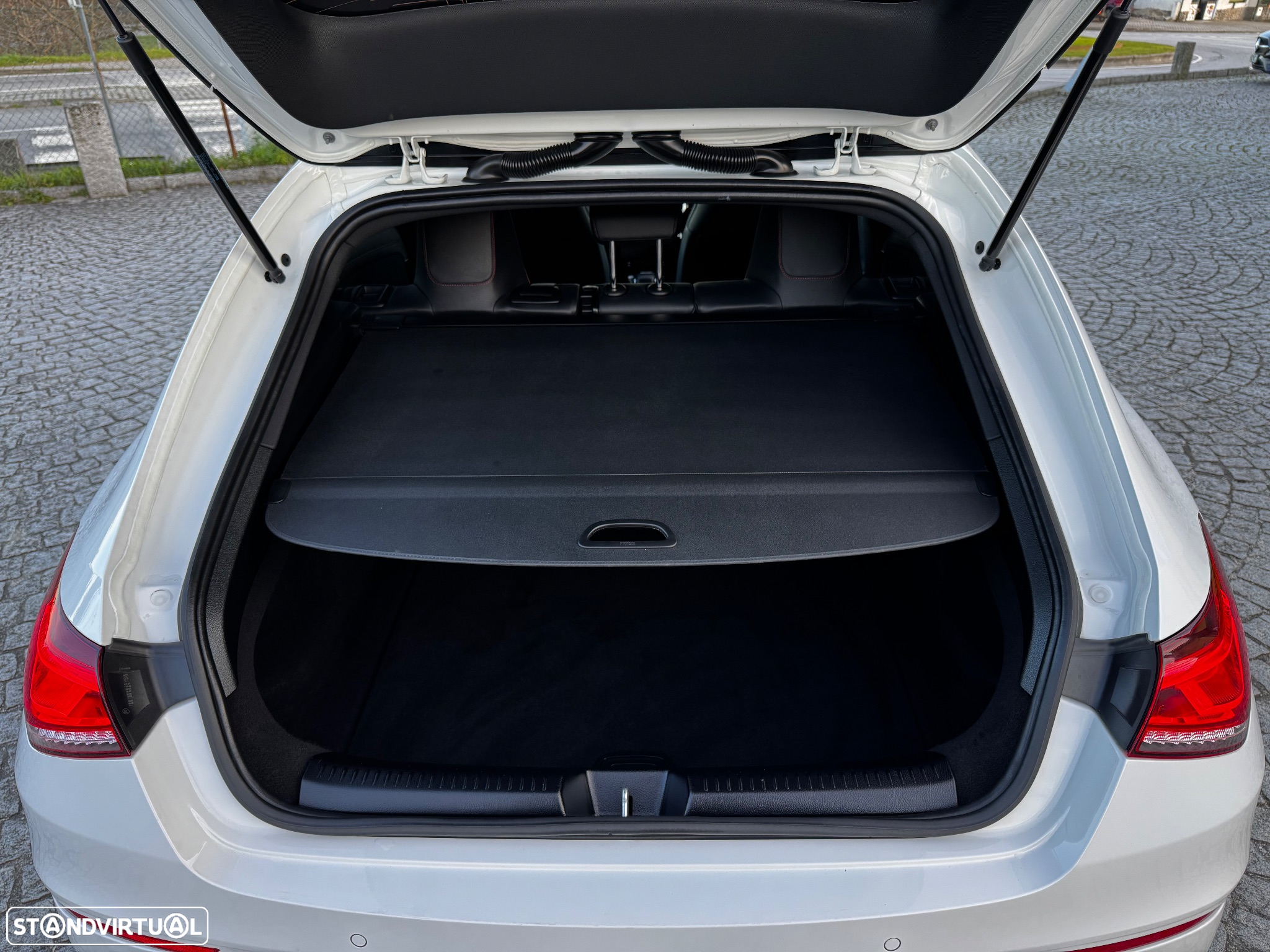 Mercedes-Benz CLA 180 d Shooting Brake AMG Line Aut. - 17