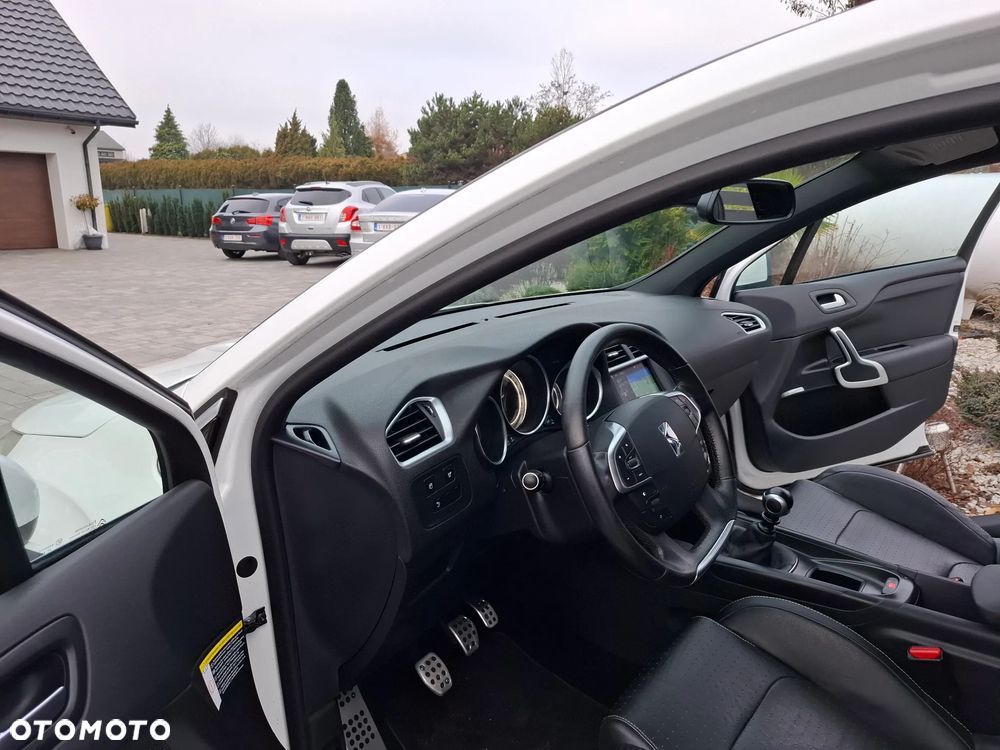 Citroën DS4 HDi 110 SoChic - 23