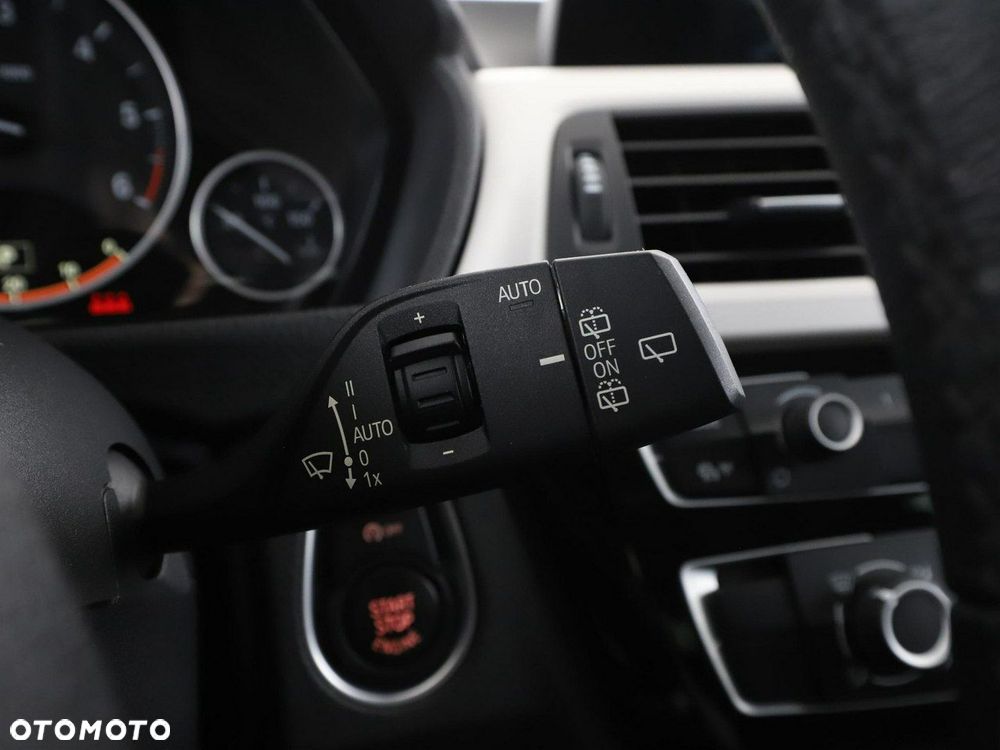 BMW Seria 3 318d Advantage - 32