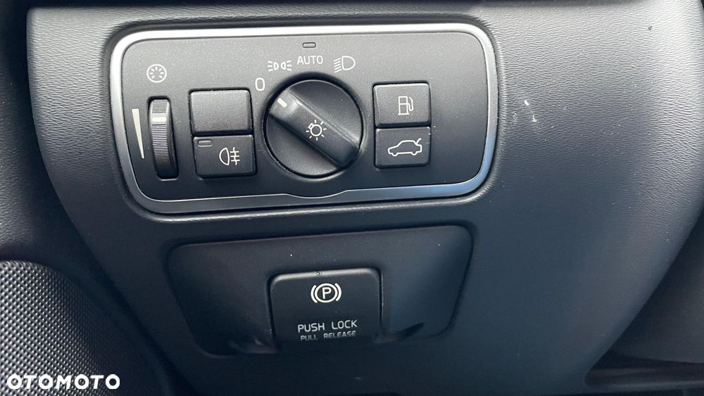 Volvo V60 D4 R-Design - 15