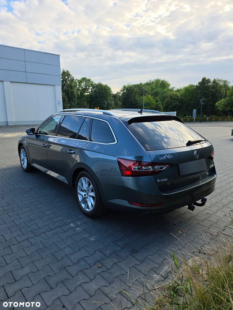 Skoda Superb 2.0 TDI Style DSG - 4