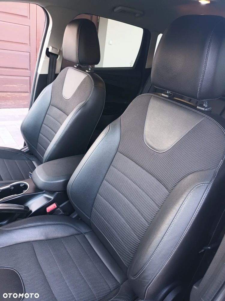 Ford Kuga 1.6 EcoBoost 2x4 Titanium - 24