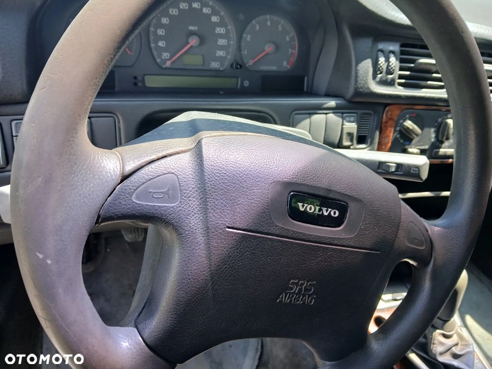 volvo V70 I 42,633 fotel fotele kanapa deska kokpit podsufitka boczek boczki klamka podłokietnik - 4