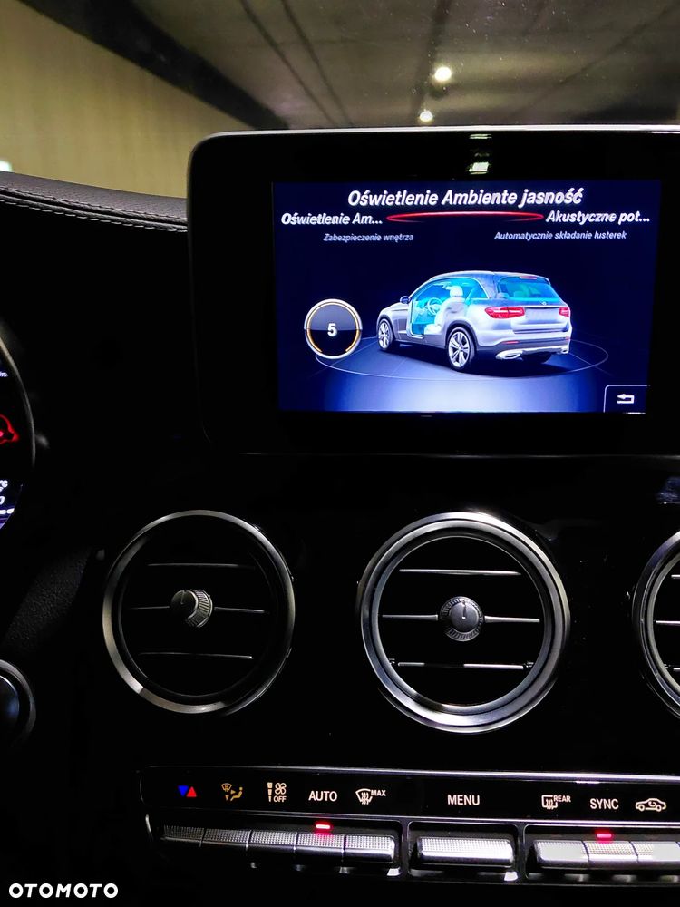Mercedes-Benz GLC 250 4Matic 9G-TRONIC AMG Line - 37