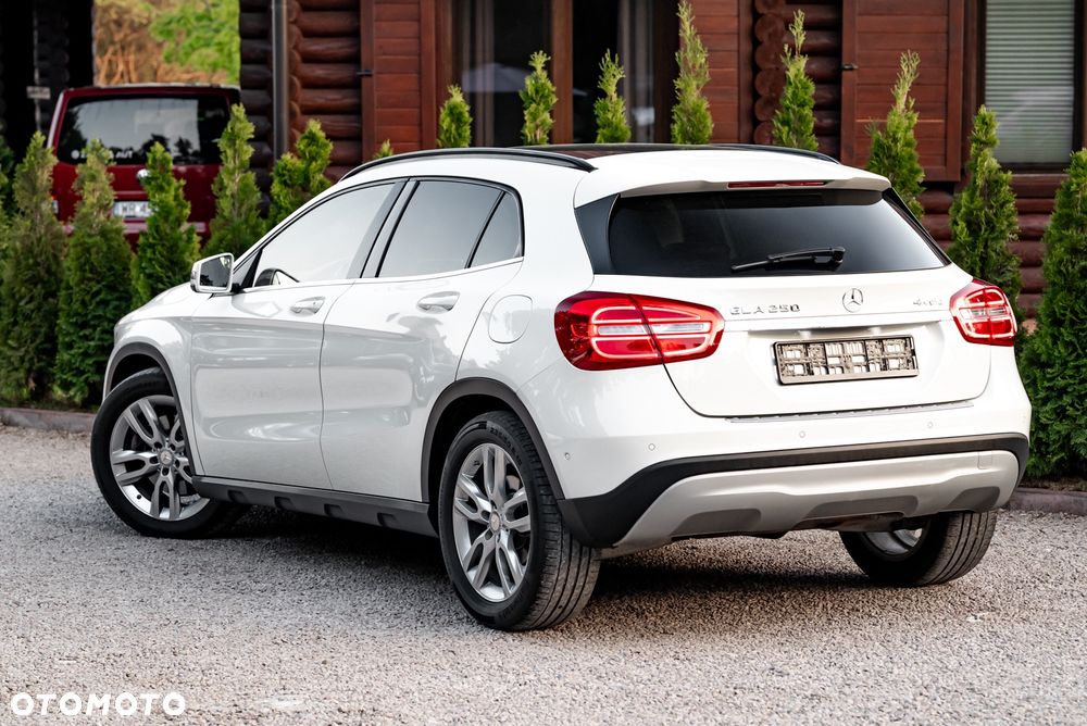 Mercedes-Benz GLA 250 4-Matic - 9