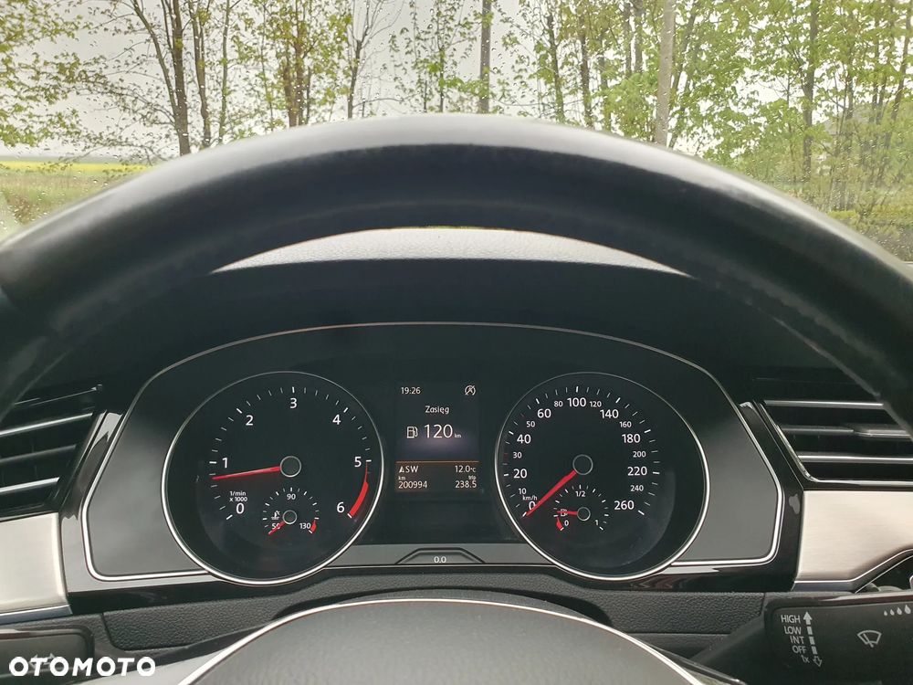 Volkswagen Passat 2.0 TDI SCR DSG Highline - 12