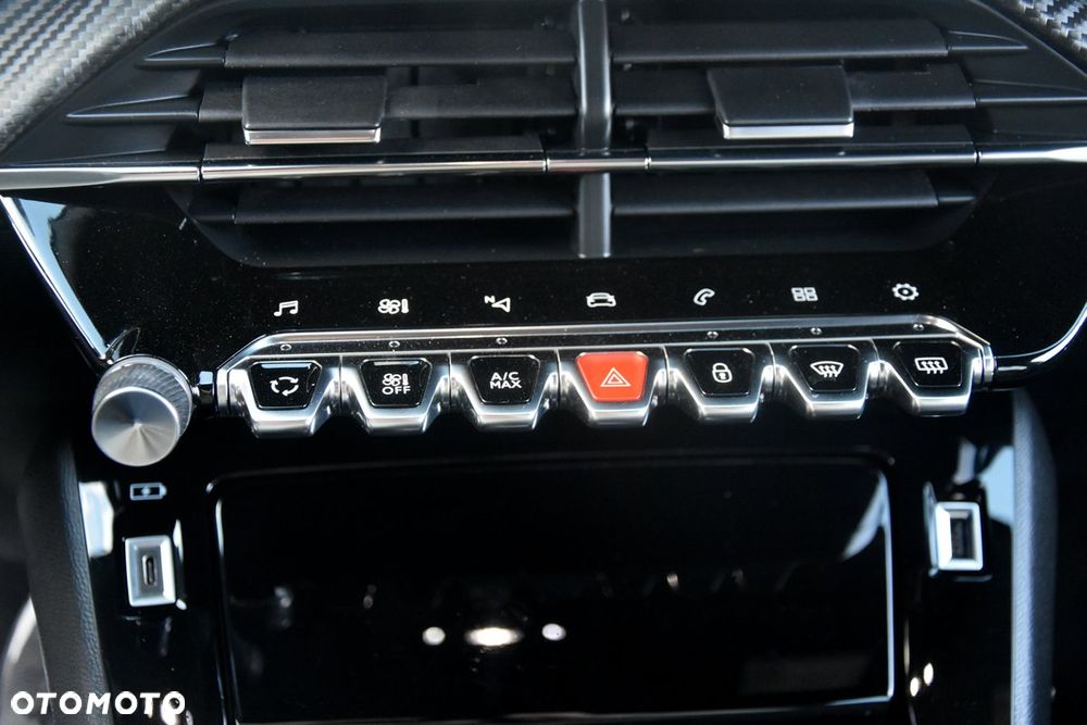 Peugeot 2008 PureTech 130 EAT8 GT - 26