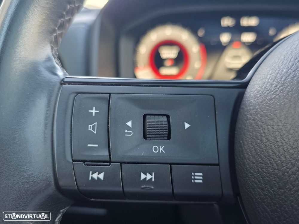 Nissan Qashqai 1.3 DIG-T N-Connecta J18 - 12