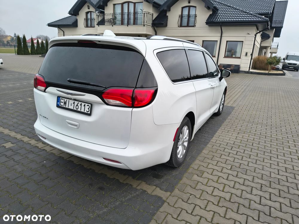 Chrysler Pacifica - 7