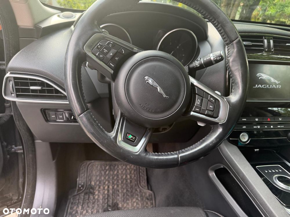Jaguar F-Pace 2.0 i4D AWD R-Sport - 9