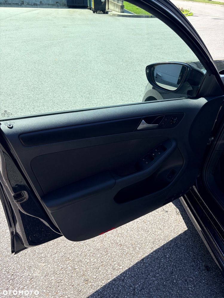 Volkswagen Jetta 1.4 TSI BMT Trendline - 22