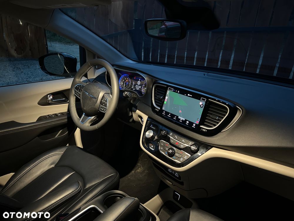 Chrysler Pacifica - 13