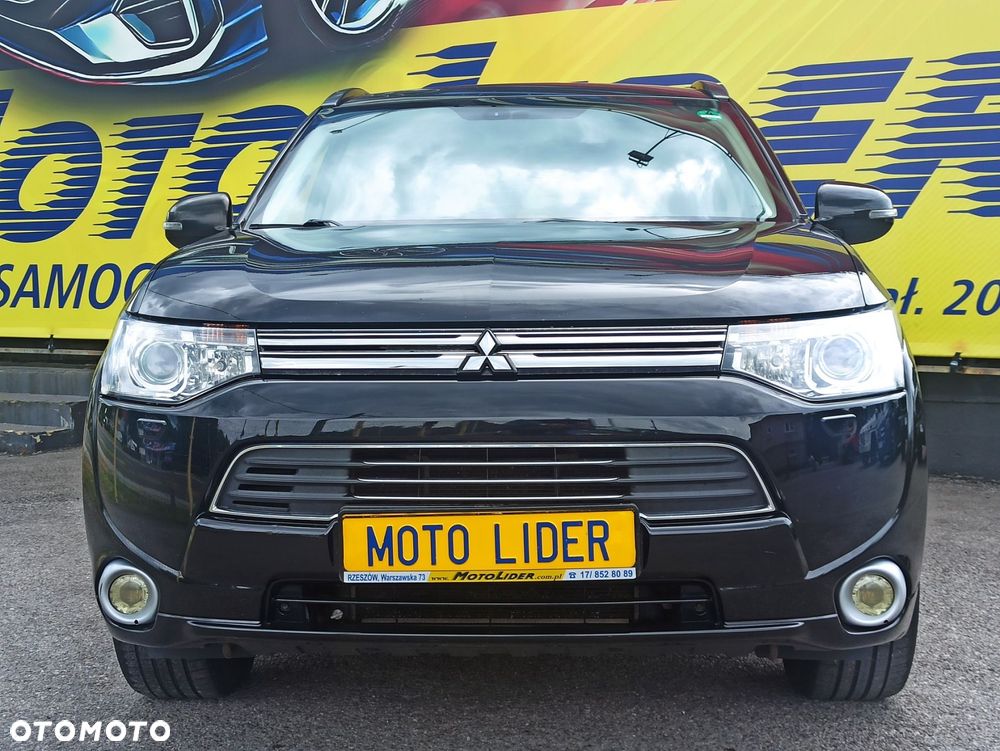 Mitsubishi Outlander - 2