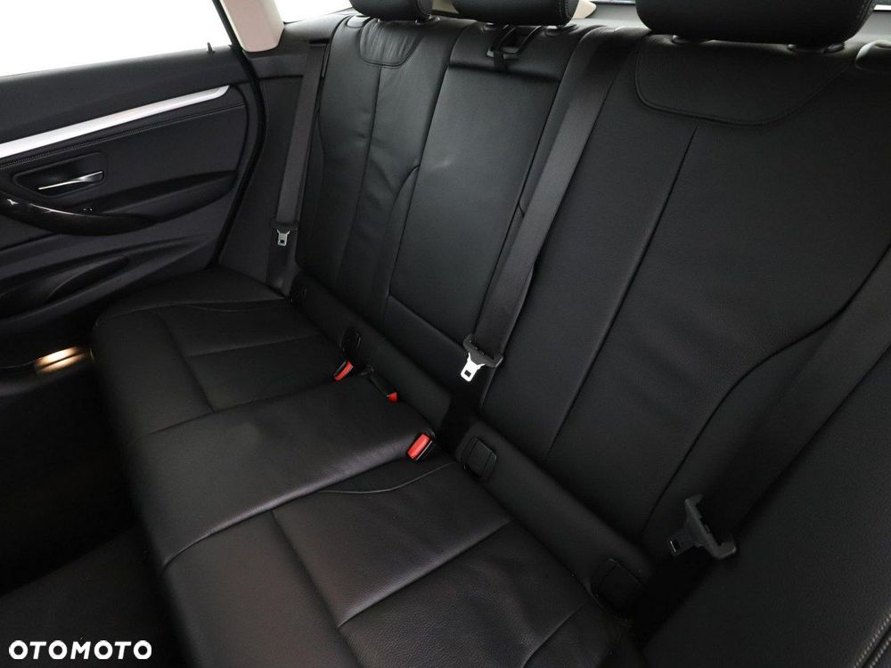 BMW Seria 3 318d Luxury Line - 17