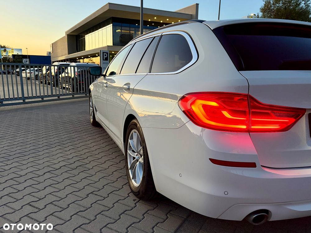BMW Seria 5 520d M Sport Edition - 6