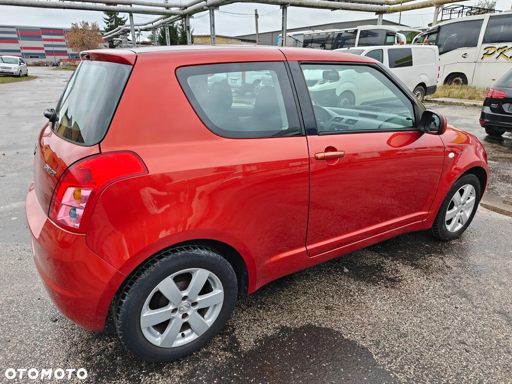 Suzuki Swift - 4