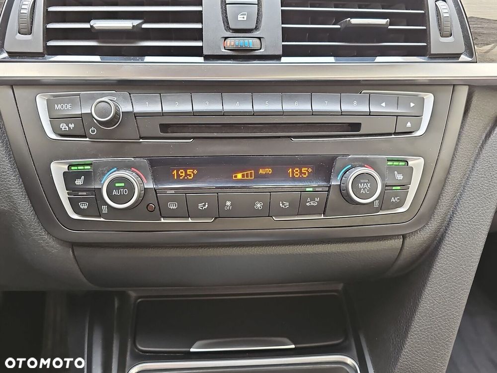 BMW Seria 3 328i xDrive - 16