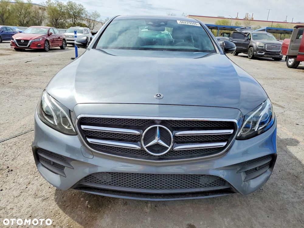 Mercedes-Benz Klasa E 300 9G-TRONIC AMG Line - 3