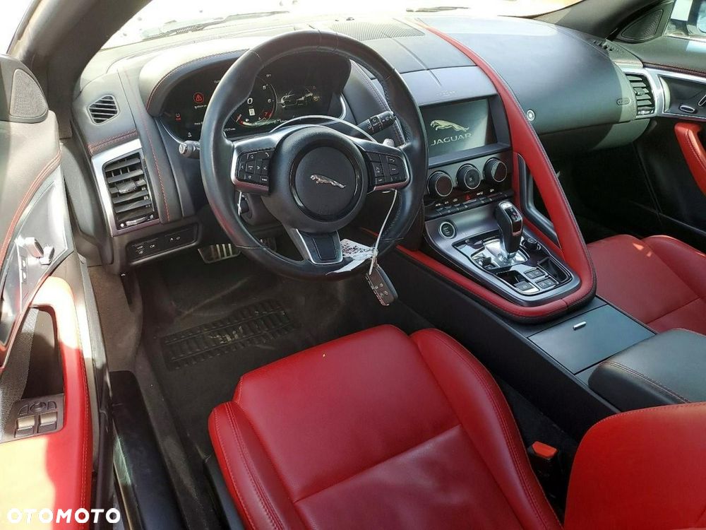 Jaguar F-Type - 8