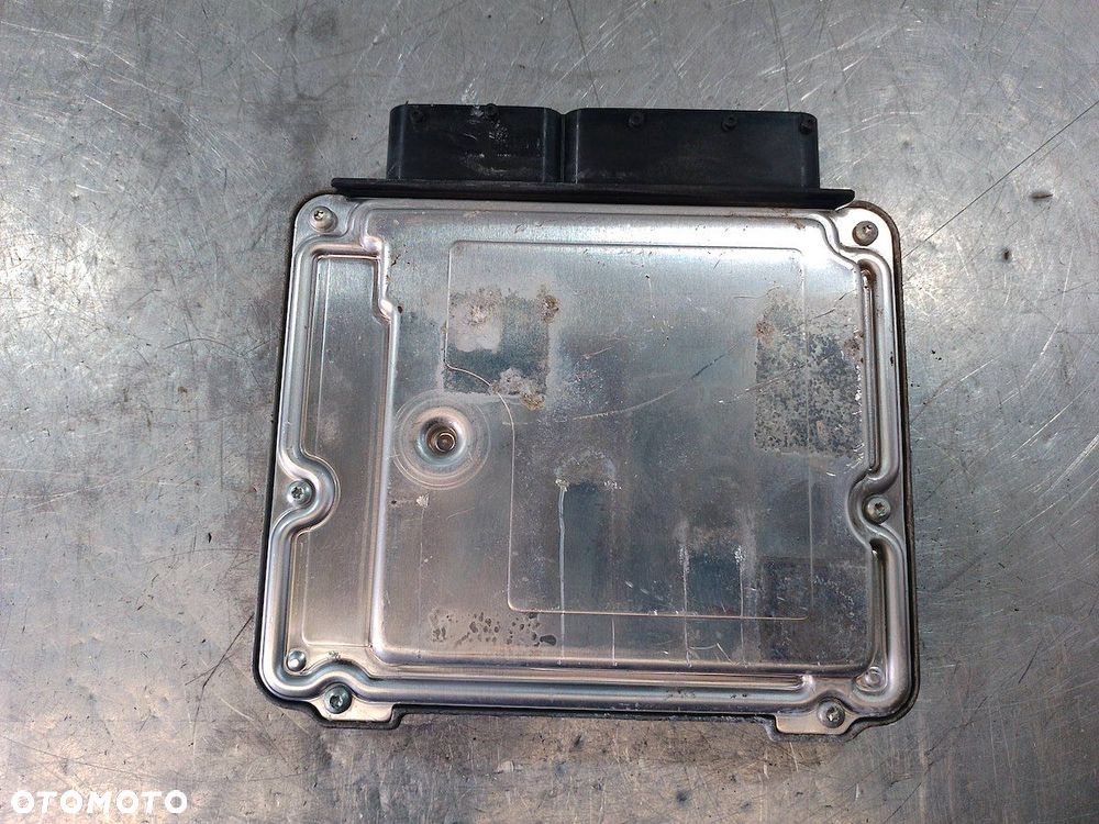 KOMPUTER, STEROWNIK AUDI A3 ( 8P1 ) 06F906056CP   0261S02065 2.0 FSI - 3