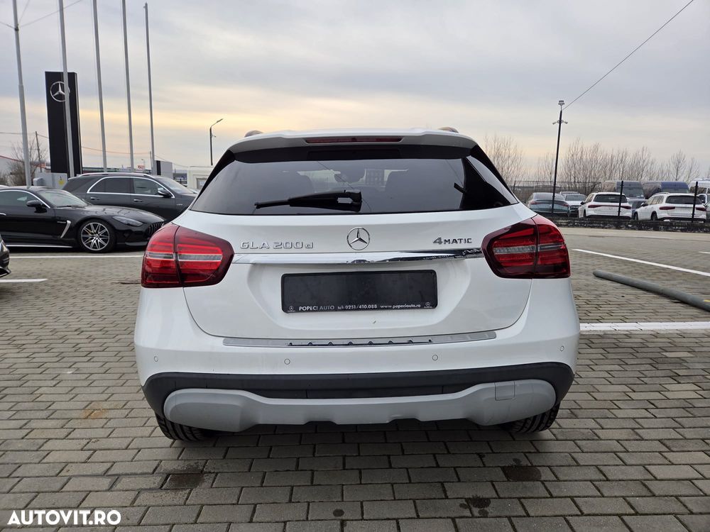 Mercedes-Benz GLA 200 d 4MATIC Aut. - 9