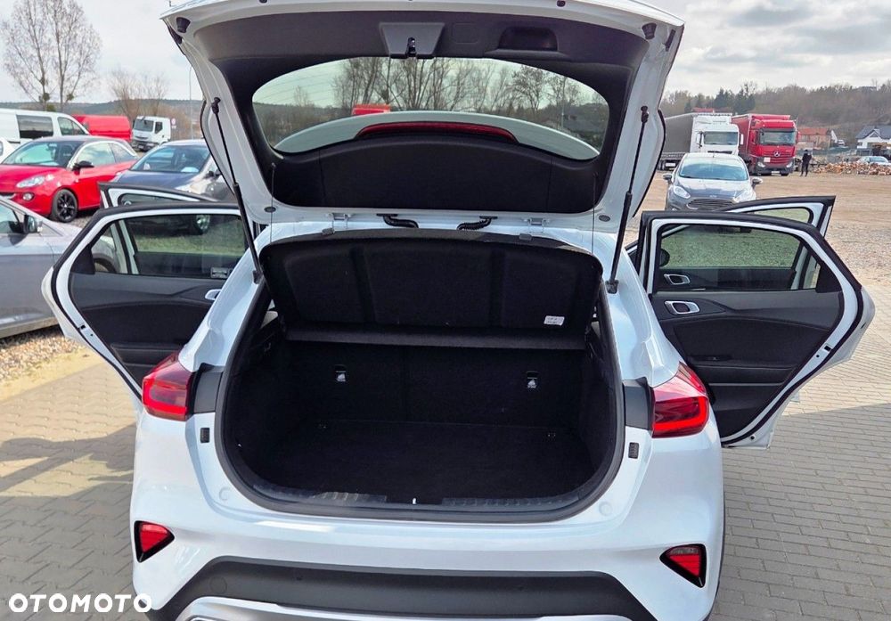 Kia XCeed - 26