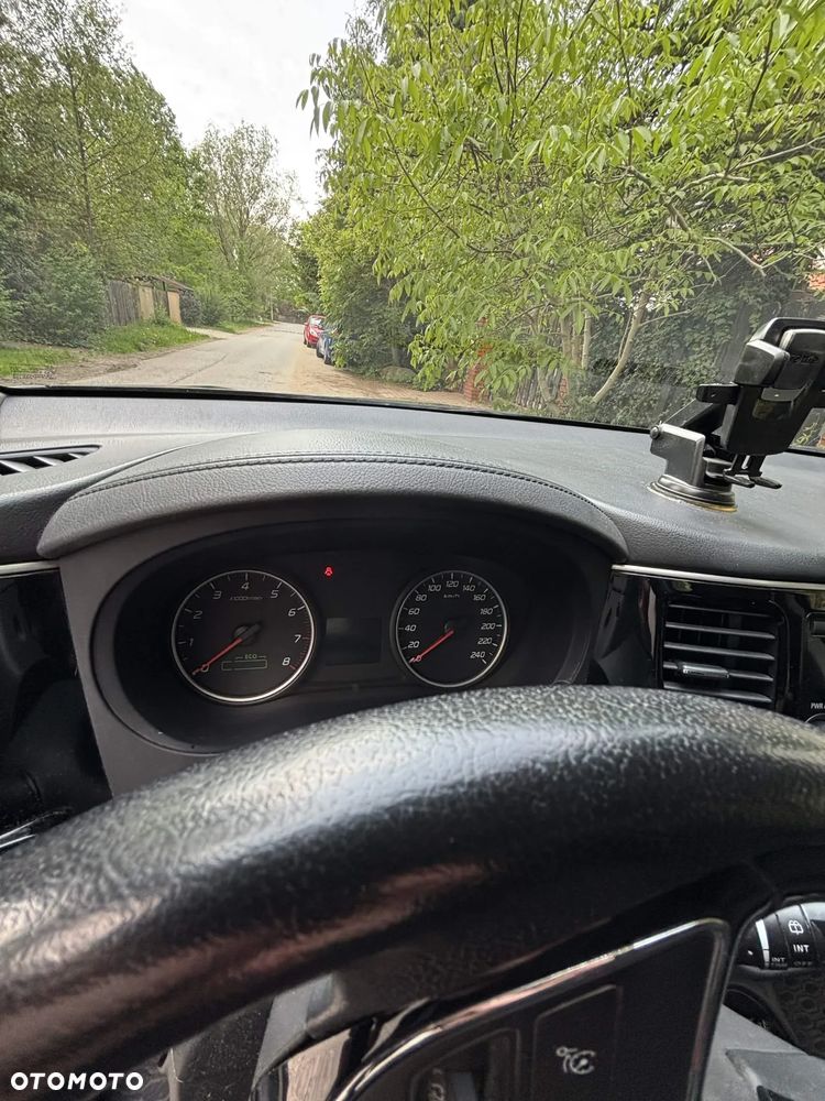 Mitsubishi Outlander 2.0 Invite + 2WD - 15
