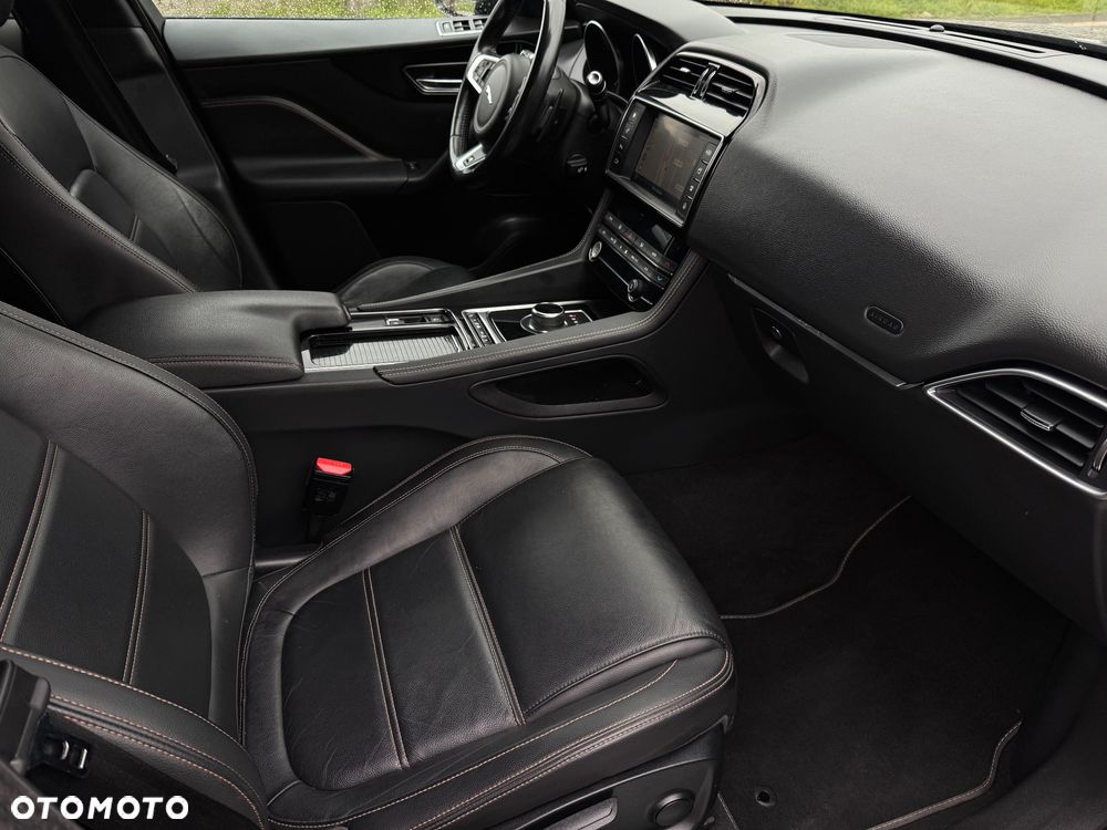 Jaguar F-Pace 20d AWD R-Sport - 16